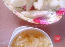 百合雪梨银耳汤的做法图解2