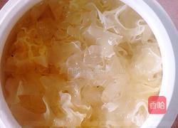 百合雪梨银耳汤的做法图解3