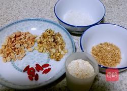 花生核桃米浆的做法图解1