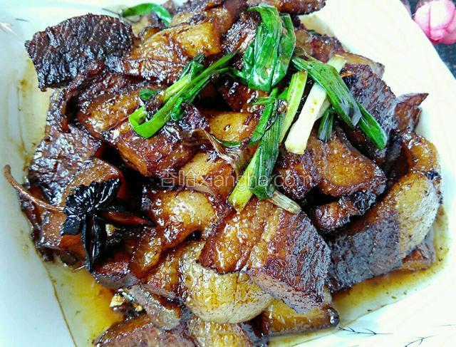 来张特写。酥烂鲜香，肥而不腻。