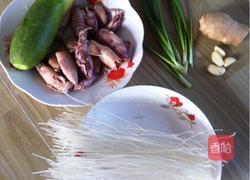 萝卜烧乌贼的做法图解1