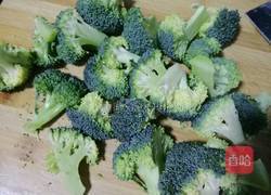 双耳炒西兰花的做法图解4