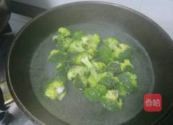 双耳炒西兰花的做法图解7