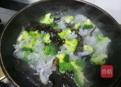 双耳炒西兰花的做法图解8