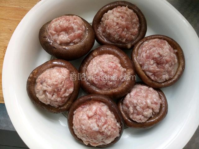 依次放好所有的肉馅