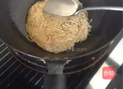 Illustration of making potato shredded cake 6