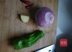 青椒洋葱炒肉丝的做法图解1