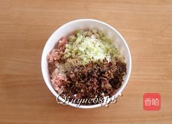 榛蘑猪肉馅饺子的做法图解3