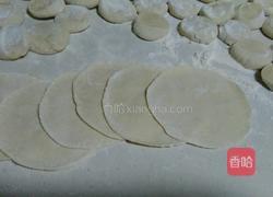 擀饺子皮的做法图解3
