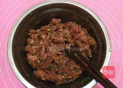 胡萝卜洋葱猪肉馅饼的做法图解2