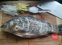 葱油鲤鱼的做法图解1