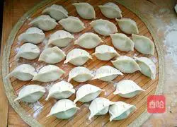 Illustration of how to make celery stuffed dumplings 14