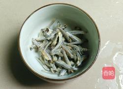 小鱼干炒大白菜的做法图解2