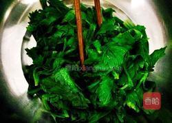 芹菜叶咸菜。的做法图解3