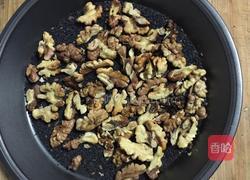 核桃芝麻拌红糖的做法图解1