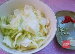 酸辣包菜的做法图解2