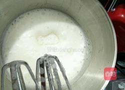 蛋白霜的打发过程的做法图解3