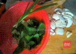 油菜炒香菇的做法图解1