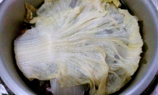 盖上盖用高压锅压30分钟，，， 时间到了，先不要掀盖子，再焖一小时或更长时间。
打开盖子，满屋飘香。