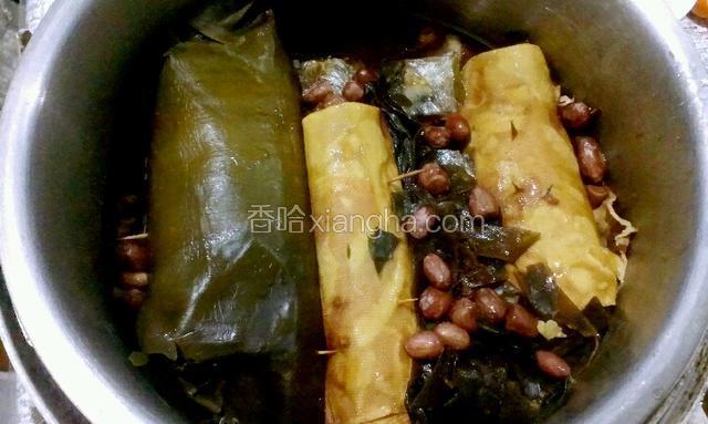 把上面的白菜叶掀开，露出真面目