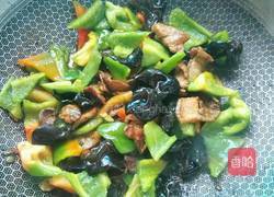 青椒木耳炒肉片的做法图解7