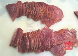 蒜苗拌牛肉的做法图解1