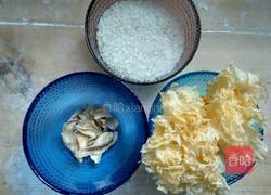 百合银耳大米粥的做法图解1