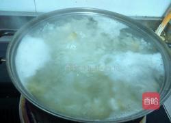 百合银耳大米粥的做法图解3