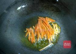 芹菜炒百叶的做法图解2