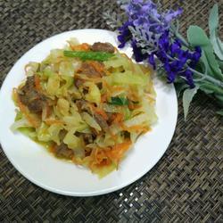 包菜胡萝卜炒瘦肉的做法[图]