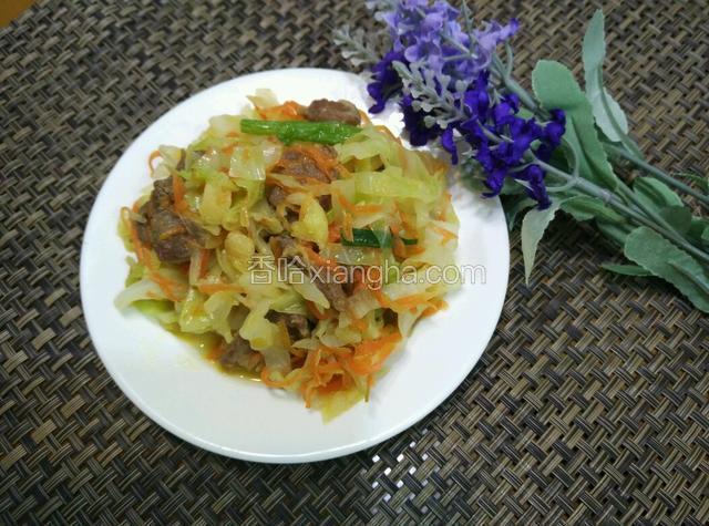 包菜胡萝卜炒瘦肉