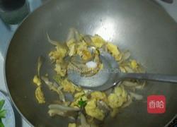 蘑菇炒蛋的做法图解3