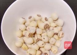 银耳、百合、莲子羹的做法图解2