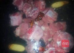 排骨汤的做法图解1