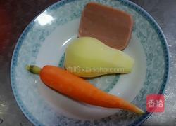 土豆胡萝卜火腿饼的做法图解1