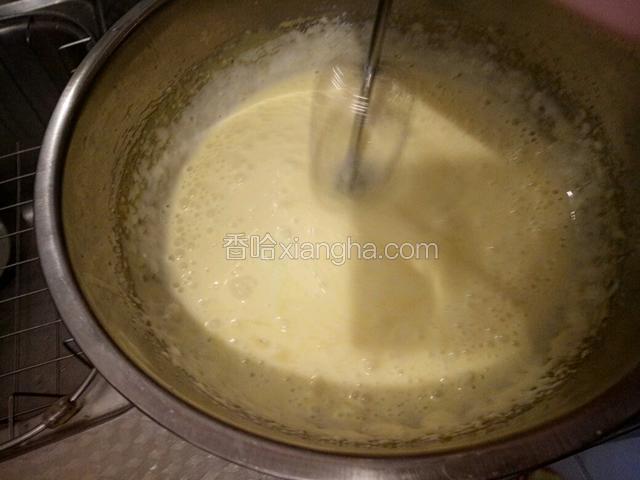 用打蛋器低速搅打均匀