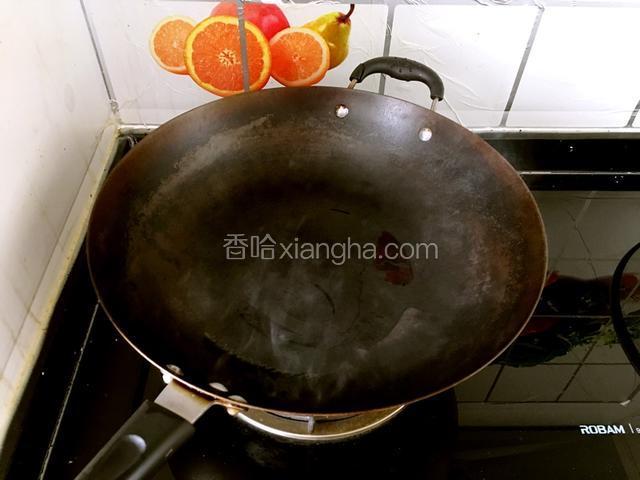 锅中烧热一勺油。浇在西兰花上即可。