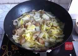 猪皮肉渣炒白菜的做法图解7
