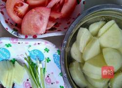 番茄土豆牛肉汤的做法图解2