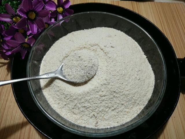按自家喜好打磨成粉（很快，四五秒一杯就好了）