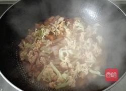 菜花炒肉的做法图解3