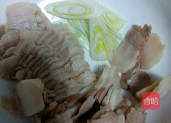 酸菜白肉粉丝汤的做法图解2