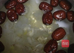 冰糖雪梨银耳红枣汤的做法图解2