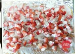 草莓奶油蛋糕卷的做法图解11