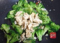 西兰花炒核桃仁的做法图解7