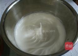 葡萄干戚风小蛋糕的做法图解3