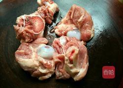 艾叶猪骨红枣汤的做法图解2