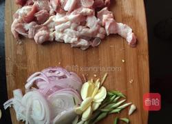 辣椒炒肉的做法图解1