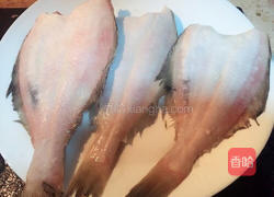 香煎小嘴鱼的做法图解1