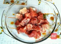猪肉烧土豆的做法图解1